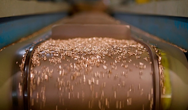 Nonferrous metal fragments processed on conveyor system