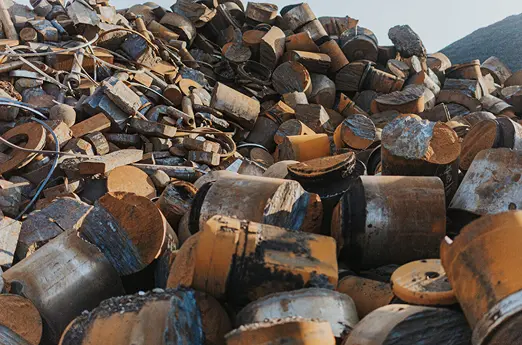 Heavy iron and steel scrap from industrial equipment